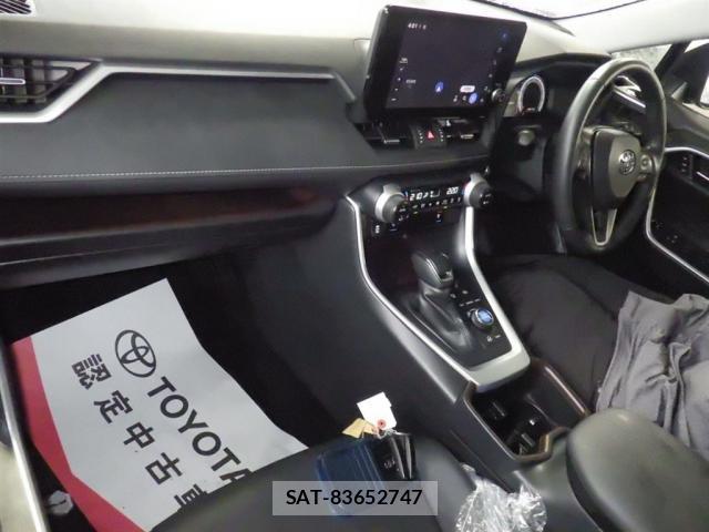 Toyota RAV4 2023-03 8814956-2