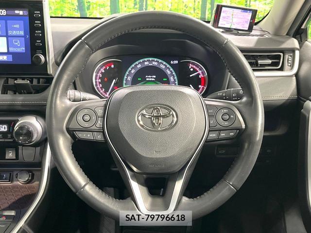 Toyota RAV4 2021-11 8815022-11