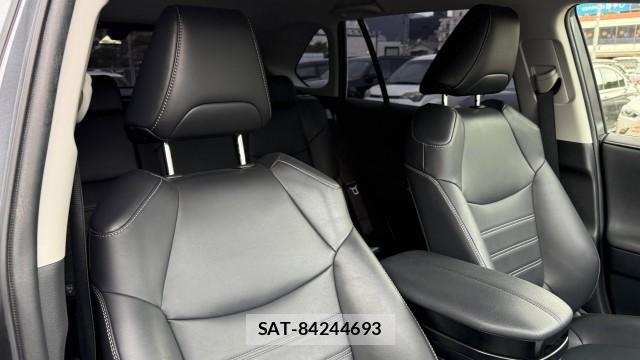 Toyota RAV4 2019-05 8815564-4