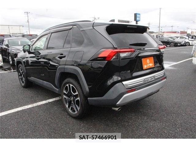 Toyota RAV4 2019-05 8815674-11