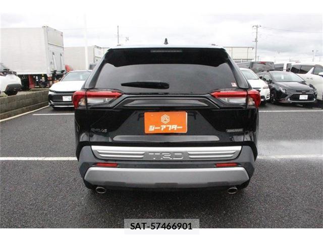 Toyota RAV4 2019-05 8815674-12