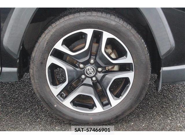 Toyota RAV4 2019-05 8815674-15