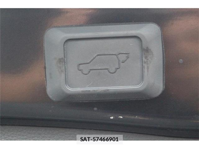 Toyota RAV4 2019-05 8815674-4