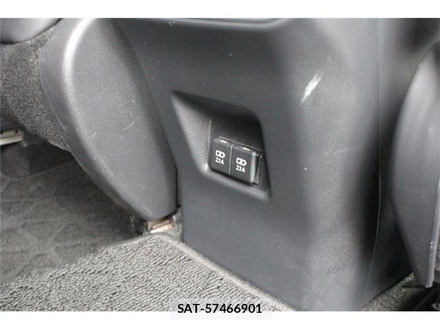 Toyota RAV4 2019-05 8815674-6