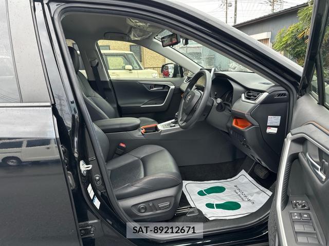 Toyota RAV4 2020-03 8815692-12