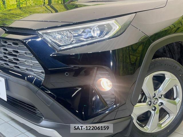 Toyota RAV4 2021-04 8815921-11