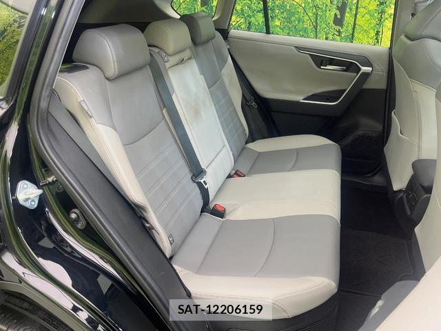 Toyota RAV4 2021-04 8815921-8
