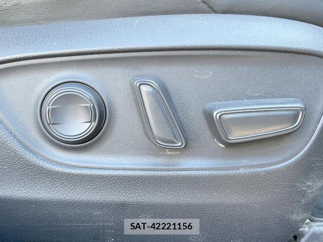 Toyota RAV4 2019-05 8817185-7