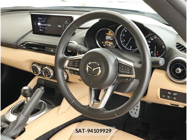 Mazda ROADSTER 2025-05 8812380-1