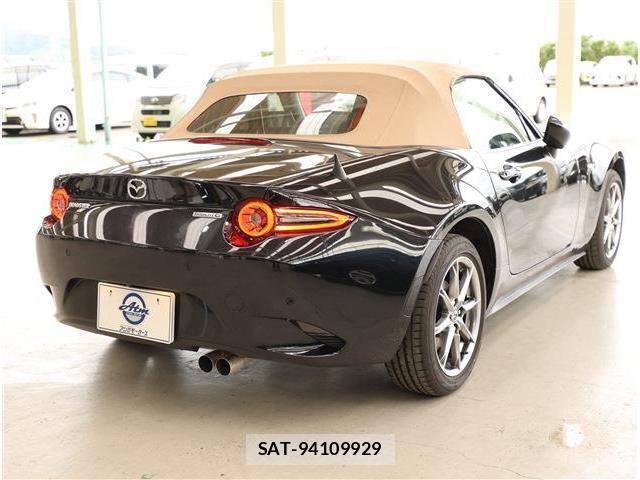 Mazda ROADSTER 2025-05 8812380-5