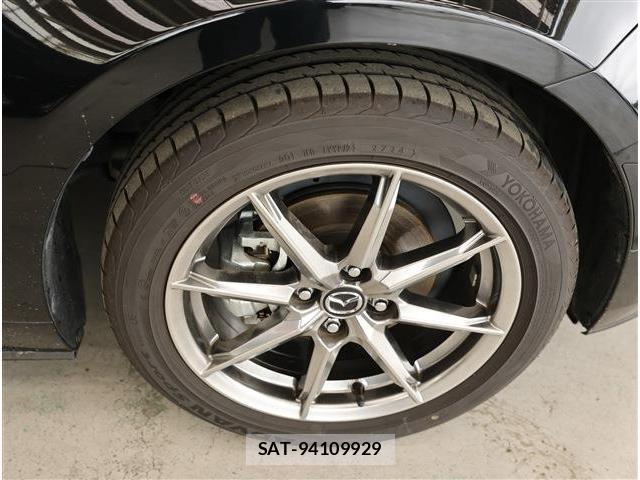 Mazda ROADSTER 2025-05 8812380-6