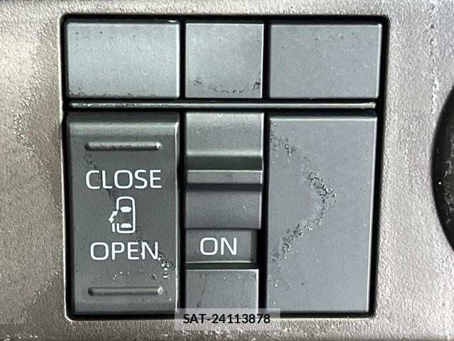 Toyota ROOMY 2021-08 8812180-3
