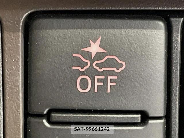 Toyota ROOMY 2022-08 8812689-3