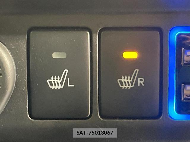 Toyota ROOMY 2018-03 8814398-5