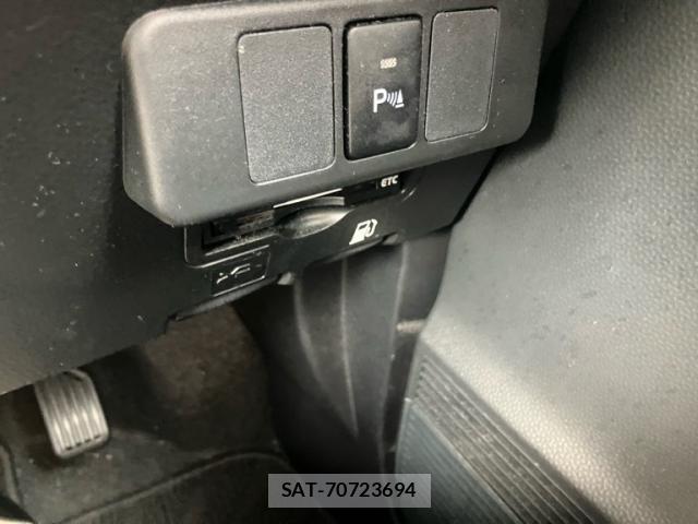 Toyota ROOMY 2022-10 8815217-6