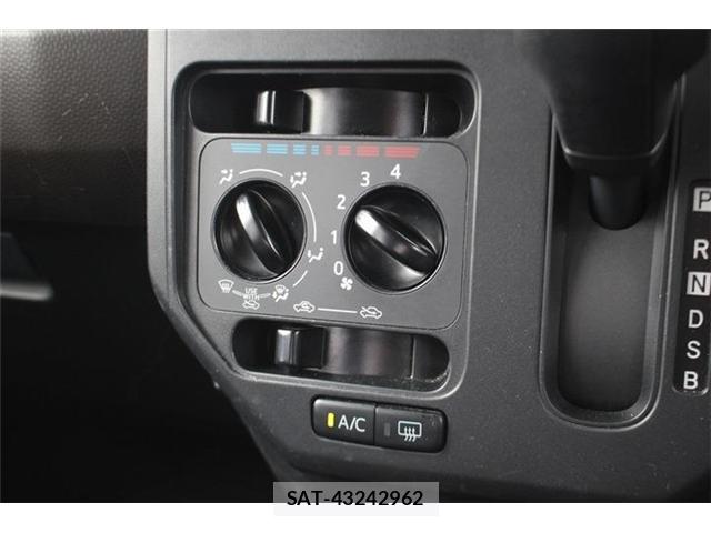 Toyota ROOMY 2021-08 8815682-6