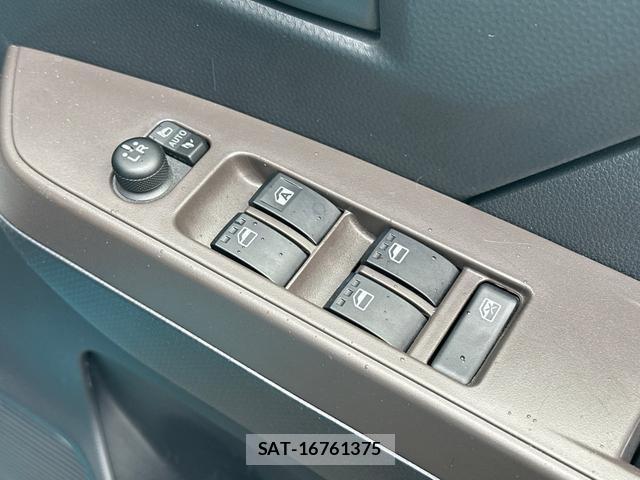 Toyota ROOMY 2023-07 8815710-17