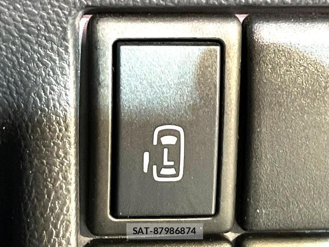 Nissan ROOX 2010-01 8812857-2