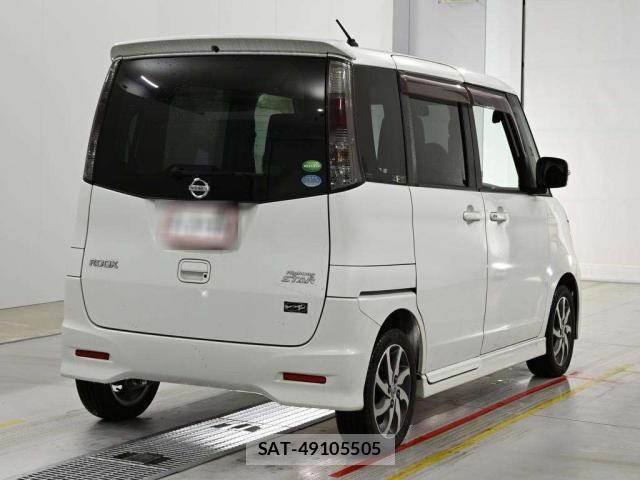 Nissan ROOX 2013-01 8813032-1