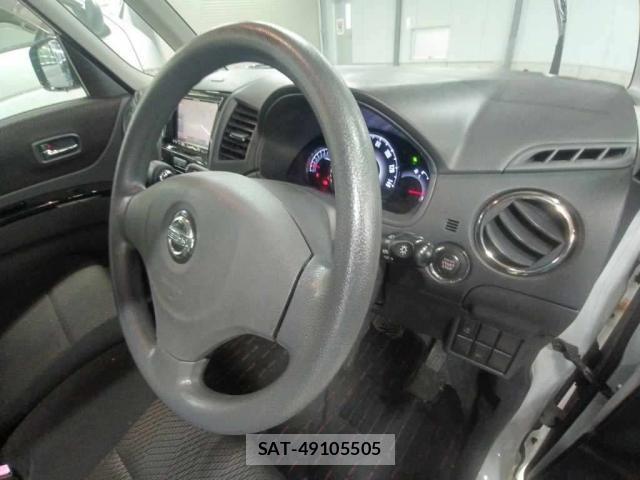 Nissan ROOX 2013-01 8813032-2