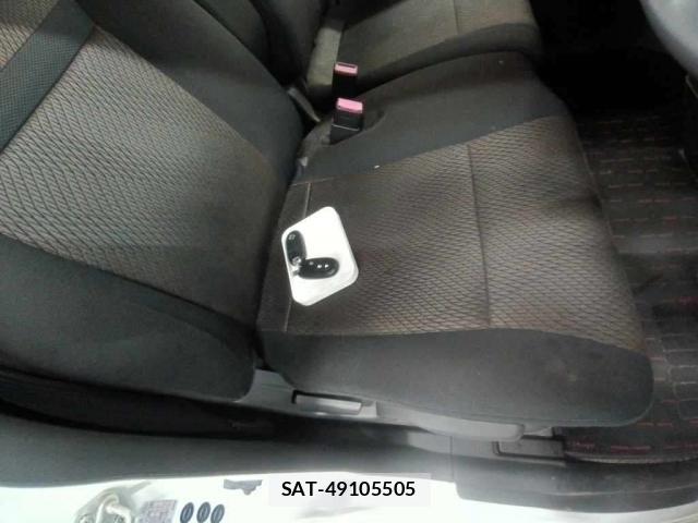 Nissan ROOX 2013-01 8813032-4