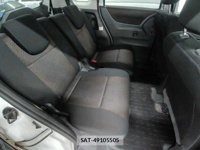 Nissan ROOX 2013-01 8813032-5