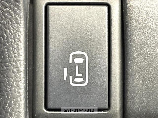 Nissan ROOX 2012-01 8813189-4