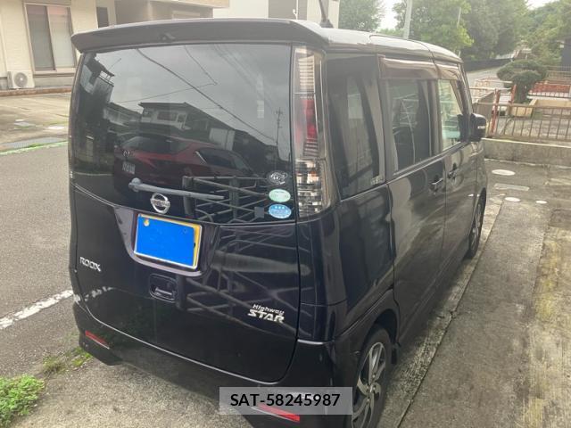 Nissan ROOX 2010-01 8814177-8