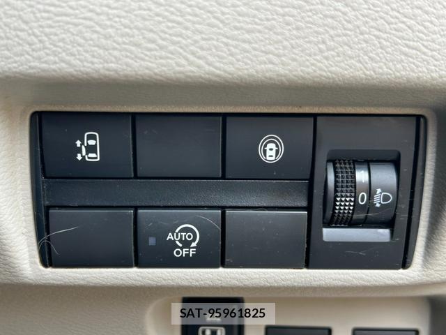 Nissan ROOX 2021-10 8815047-3