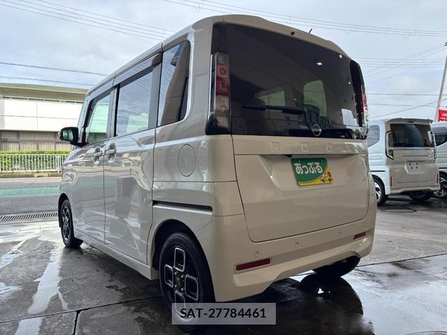 Nissan ROOX 2026-01 8815247-9