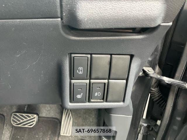 Nissan ROOX 2011-07 8816335-9
