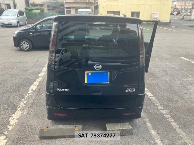 Nissan ROOX 2011-12 8817154-13