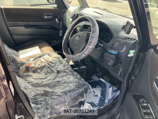 Nissan ROOX 2013-03 8817155-9