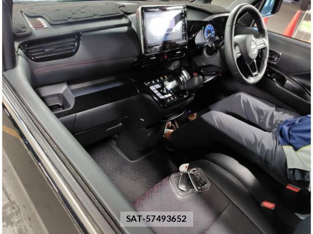 Nissan ROOX 2023-07 8817351-4