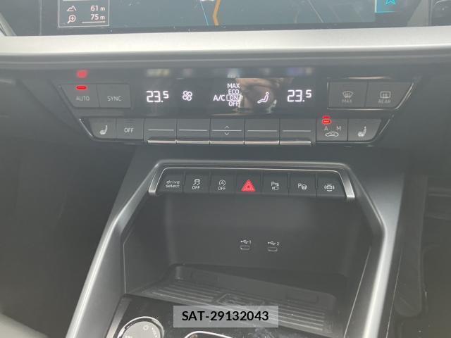 Audi RS3 2025-05 8814628-11