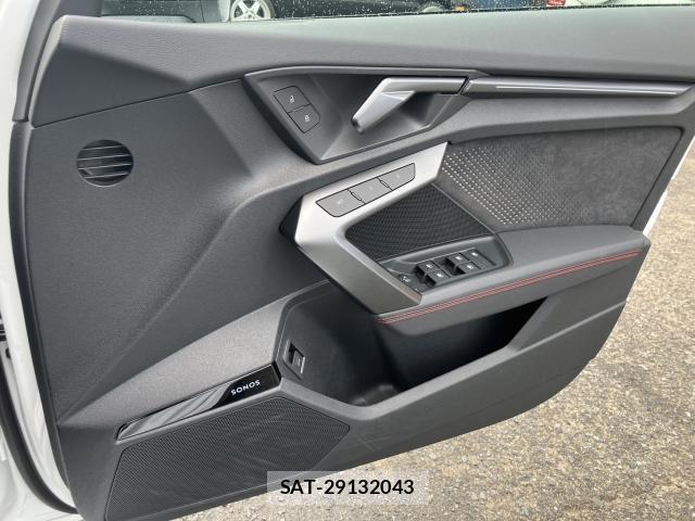 Audi RS3 2025-05 8814628-13