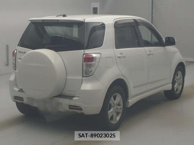 Toyota RUSH 2015-12 8816162-1
