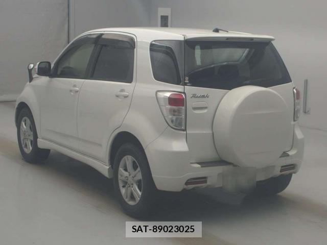 Toyota RUSH 2015-12 8816162-9