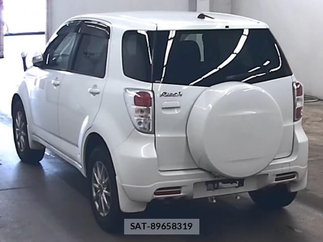 Toyota RUSH 2013-08 8816837-1
