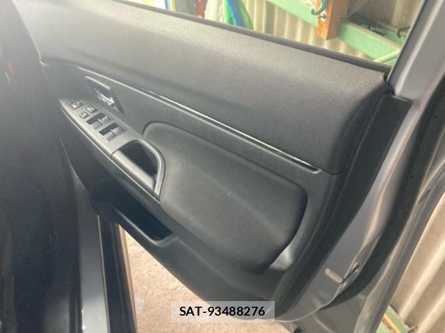 Mitsubishi RVR 2013-03 8813868-5