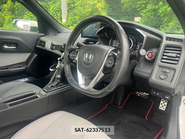 Honda S660 2018-01 8816507-2