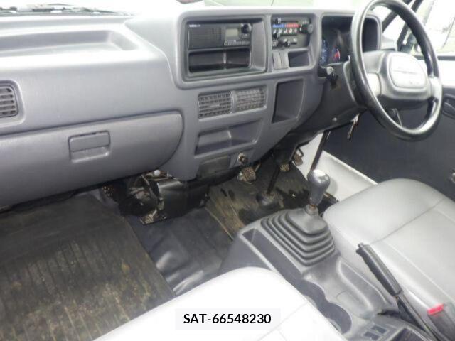 Subaru SAMBAR TRUCK 2005-01 8817140-5