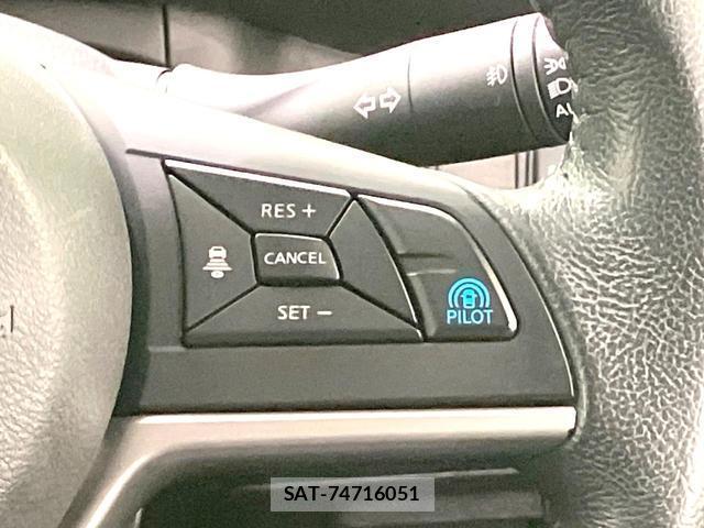 Nissan SERENA 2016-10 8812479-5