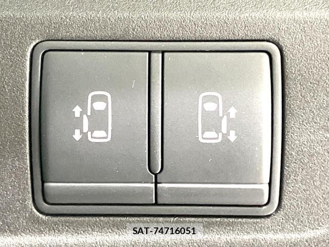 Nissan SERENA 2016-10 8812479-6
