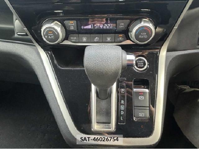 Nissan SERENA 2017-04 8813084-12
