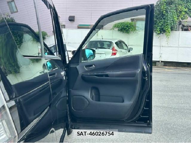 Nissan SERENA 2017-04 8813084-17
