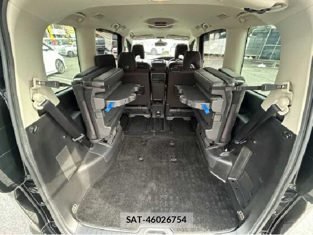 Nissan SERENA 2017-04 8813084-19