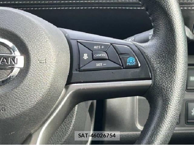 Nissan SERENA 2017-04 8813084-5