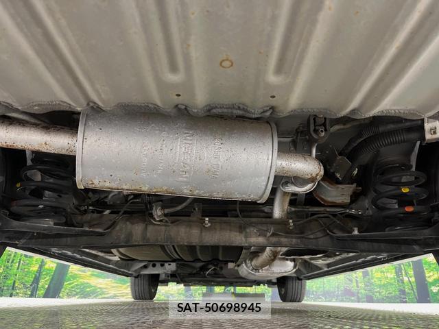 Nissan SERENA 2017-03 8813117-18