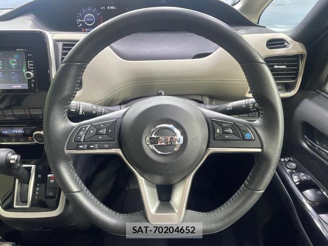 Nissan SERENA 2017-01 8814408-11
